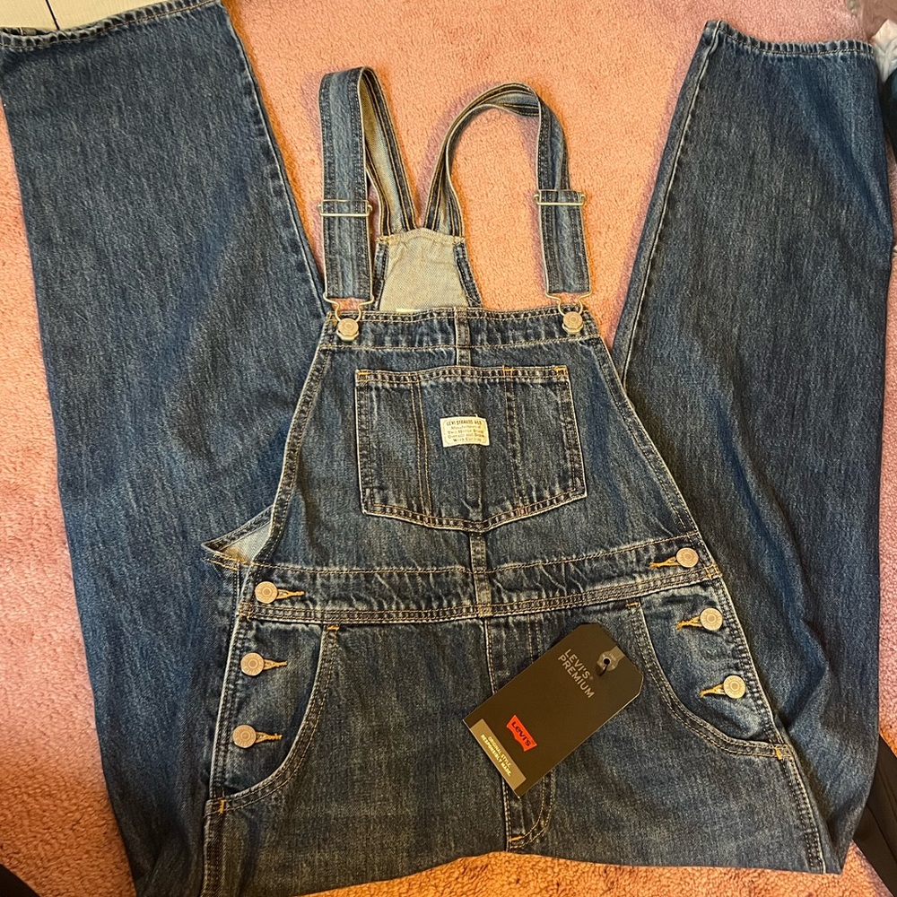 Cute Levi’s overalls